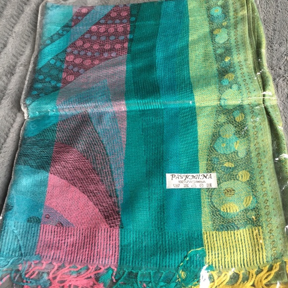 New in plastic pashmina. - Picture 4 of 6